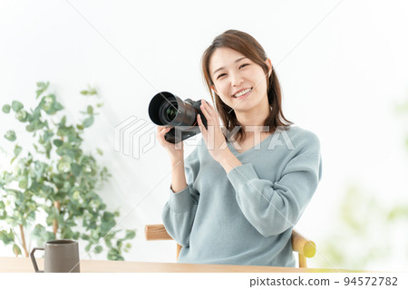 Camera woman 94572782