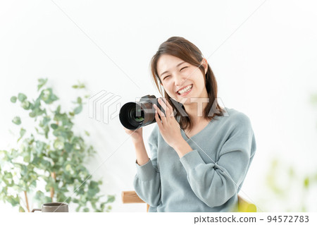 相機的女人 94572783
