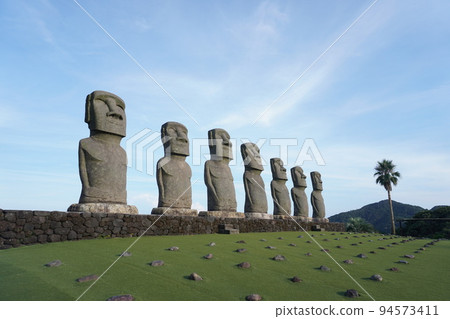 Moai statues of Nichinan 94573411