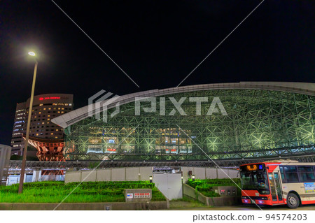 Beautiful scenery of Kanazawa station at night Beautiful scenery of Kanazawa station at night 94574203