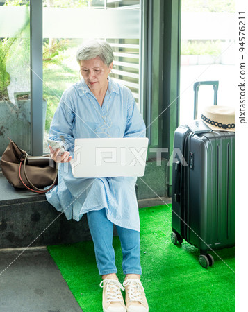 Relaxation, vacation, travel, 60-year-old smile, happy young woman, waiting for travel time Relaxation, vacation, travel, 60-year-old smile, happy young woman, waiting for travel time 94576211