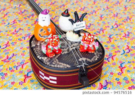 Halloween in Okinawa (Sanshin, Shisa and Halloween toys) Halloween in Okinawa (Sanshin, Shisa and Halloween toys) 94576516