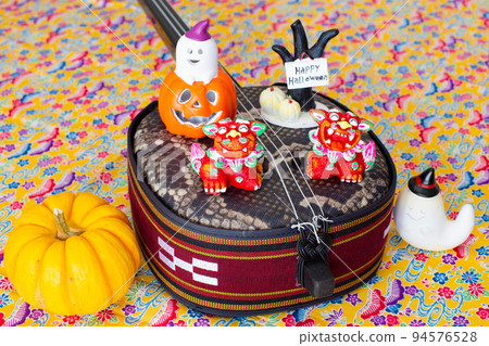 Halloween in Okinawa (Sanshin, Shisa and Halloween toys) Halloween in Okinawa (Sanshin, Shisa and Halloween toys) 94576528