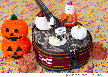 Halloween in Okinawa (Sanshin, Shisa and Halloween toys) Halloween in Okinawa (Sanshin, Shisa and Halloween toys) 94576538