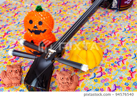 Halloween in Okinawa (Sanshin, Shisa and Halloween toys) Halloween in Okinawa (Sanshin, Shisa and Halloween toys) 94576540