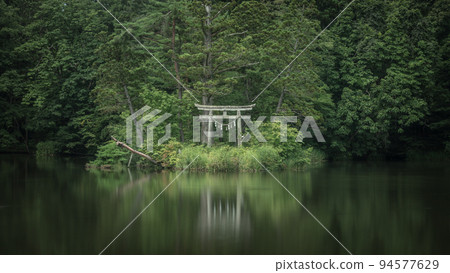 The deep green of the floating islands of Onuma, Yamagata Prefecture The deep green of the floating islands of Onuma, Yamagata Prefecture 94577629