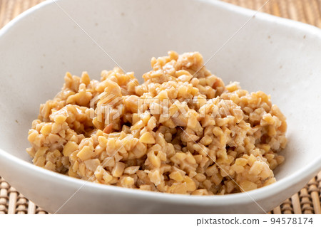 Hikiwari natto close-up. Hikiwari natto close-up. 94578174