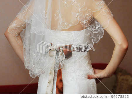 Brown bow on the bride's wedding dress 94578235