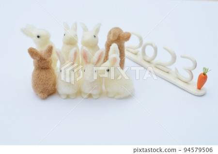 New Year's card material with wool felt rabbits lined up in two rows 94579506