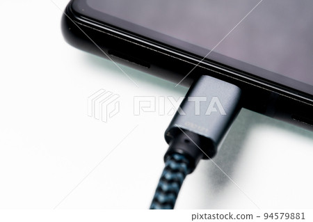 Scene of charging a smartphone Close-up image 94579881