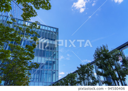 Osaka Abeno Harukas 16th floor garden landscape with blue sky, clouds and windows Osaka Abeno Harukas 16th floor garden landscape with blue sky, clouds and windows 94580406