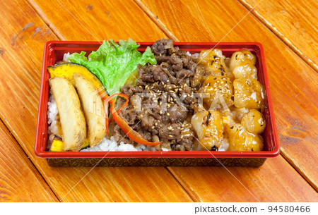Wagyu offal bento 94580466