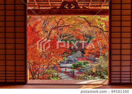 Autumn leaves date spot Autumn leaves date spot 94581160