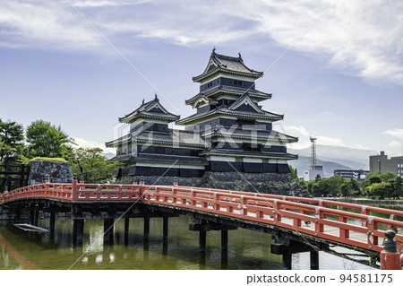 Matsumoto Castle Castle tower and buried bridge Matsumoto City, Nagano Prefecture Matsumoto Castle Castle tower and buried bridge Matsumoto City, Nagano Prefecture 94581175