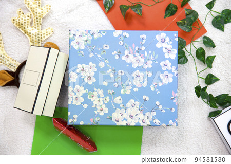 White background, Christmas gifts that make you happy 94581580