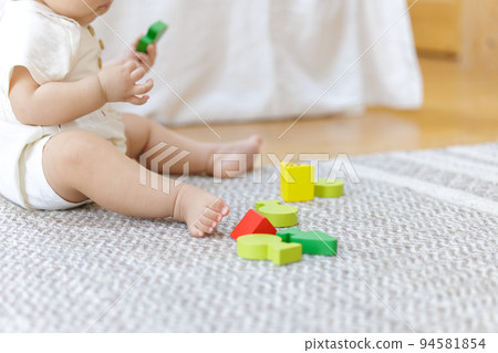 Baby playing with building blocks 94581854