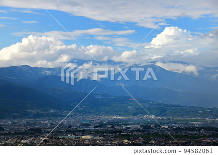 甲府盆地和雲山 94582061