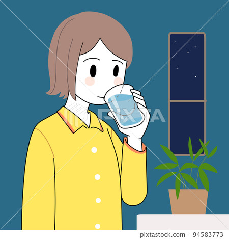 女人睡前喝水 女人睡前喝水 94583773