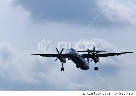 大阪國際機場 ANA 龐巴迪 DHC8-Q400 螺旋槳飛機著陸準備就緒川尻千里 大阪國際機場 ANA 龐巴迪 DHC8-Q400 螺旋槳飛機著陸準備就緒川尻千里 94583780