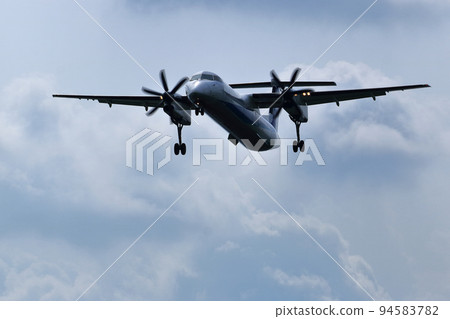 大阪國際機場 ANA 龐巴迪 DHC8-Q400 螺旋槳飛機著陸準備就緒川尻千里 94583782