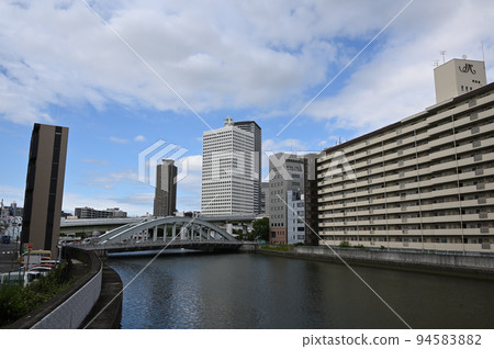 Showa Bridge and skyscrapers 94583882