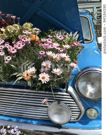 Blue classic car with spring flowers 94584390