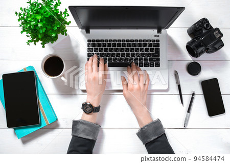Overhead view of businesswoman working at computer in office 94584474