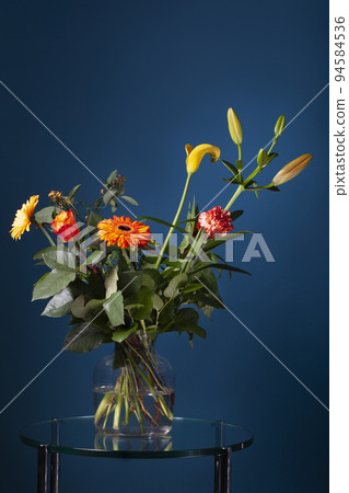Fresh bouquet flowers in a glass vase Fresh bouquet flowers in a glass vase 94584536