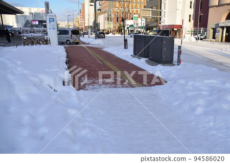 Winter scenery of Asahikawa City, Hokkaido (end of 2021) 94586020