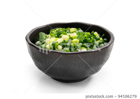 finely chopped spring onion finely chopped spring onion 94586279