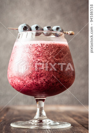 Blueberry daiquiri cocktail 94586558