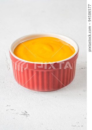 Cheddar sauce 94586577