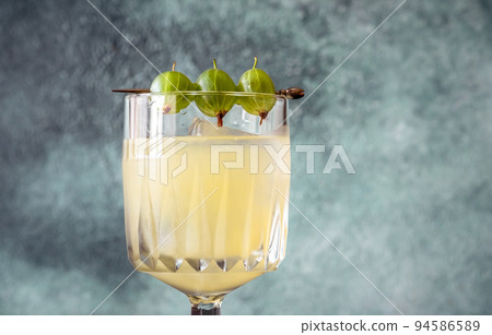 Gooseberry Gin Smash cocktail 94586589
