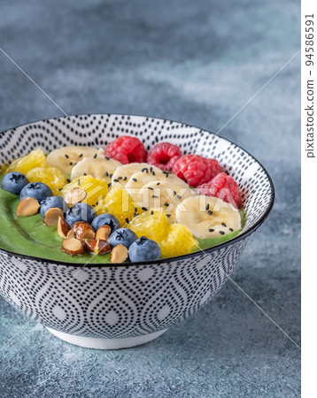 Bowl of avocado spinach smoothie Bowl of avocado spinach smoothie 94586591