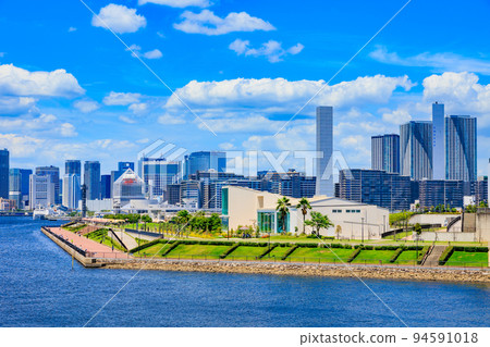 Ariake, Koto-ku, Tokyo Toyosu Gururi Park and tower apartment seen from Fujimibashi Bridge 94591018