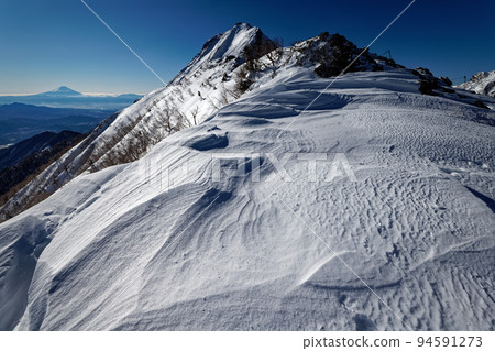 嚴冬的八嶽山脈、赤嶽山和富士山 嚴冬的八嶽山脈、赤嶽山和富士山 94591273