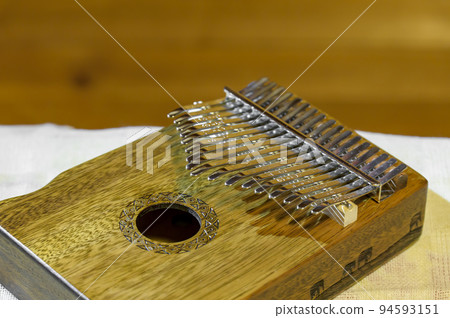 A kalimba that plays soothing tones A kalimba that plays soothing tones 94593151