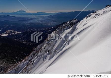 Mt. Fuji and the Southern Alps mountain range seen from the Yatsugatake Mountains and Mt. Akadake 94593987