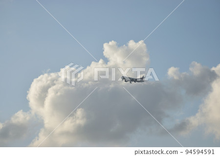 天空和雲彩和飛機 天空和雲彩和飛機 94594591