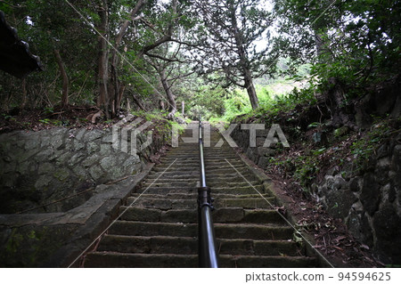 靜岡縣松崎市雲見淺間雲見神社的林蔭道 靜岡縣松崎市雲見淺間雲見神社的林蔭道 94594625