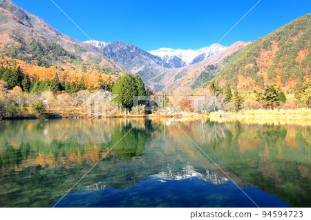 駒池的紅葉 94594723