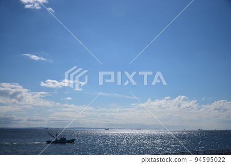 A park full of openness 94595022