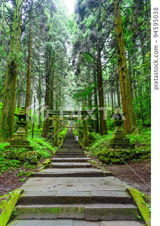 Mysterious Shrine ``Power Spot/Scenery around the road to the main hall'' Kamishikimi Kumanoimasu Shrine (Kamishikimi, Takamori-cho, Aso-gun) Mysterious Shrine ``Power Spot/Scenery around the road to the main hall'' Kamishikimi Kumanoimasu Shrine (Kamishikimi, Takamori-cho, Aso-gun) 94595038