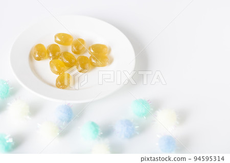 當你想舒緩喉嚨時的喉嚨糖果 94595314