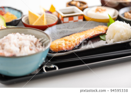 多彩的日本料理、早餐、套餐 94595338