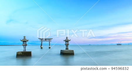 Beautiful and mysterious underwater torii ``Nagaotsurugi Shrine. Beautiful and mysterious underwater torii ``Nagaotsurugi Shrine. 94596832