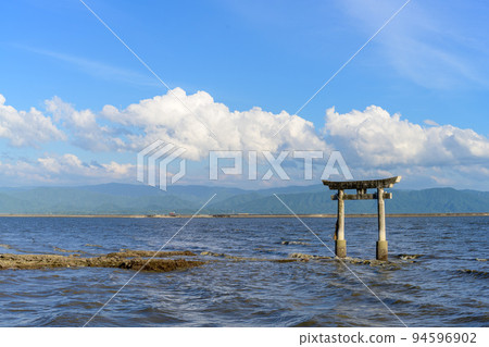 Beautiful and mysterious underwater torii ``Nagaotsurugi Shrine. 94596902