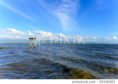 Beautiful and mysterious underwater torii ``Nagaotsurugi Shrine. 94596905