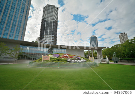 Kobe "Hanadokei" East Amusement Park and "Children's Library" 94597066