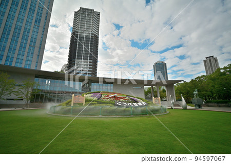 Kobe "Hanadokei" East Amusement Park and "Children's Library" 94597067